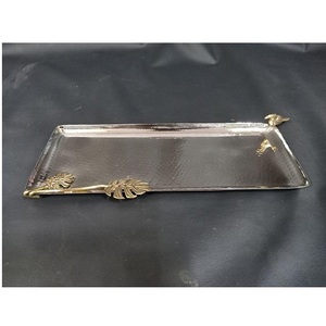 Bandeja de Servicio Cuadrada de Acero Inoxidable con Acabado de Espejo de Lujo, Diseño de Hojas, Asa Dorada, Elegante Bandeja para Servir Té y Aperitivos - Product Image 5