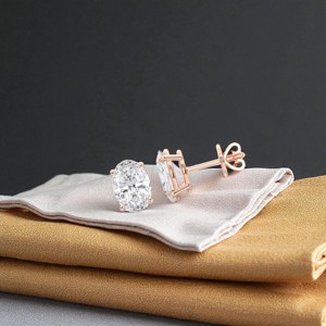 Pendiente de tuerca de cuatro puntas de diamante cultivado en laboratorio de corte ovalado de 1,50 CT, hecho en chapado en oro para Unisex - Product Image 4