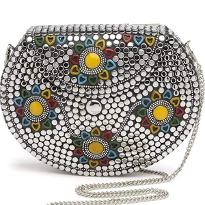 Pochette en laiton moderne faite à la main avec une forme géométrique Conçue sur mesure pour les cadeaux d'entreprise Bridel - Product Image 5