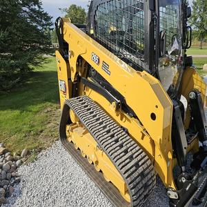 Chargeuses compactes Cat Modèle 265 Chargeur haute performance pour usage industriel et agricole Équipement de qualité supérieure - Product Image 1