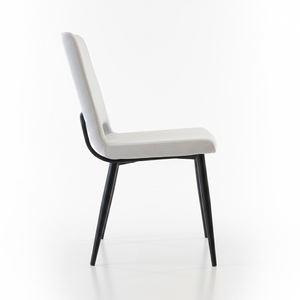Chaise de salle à manger rembourrée PASCAL Elite avec dossier ergonomique, assise en tissu haut de gamme, pieds en métal noir mat, espaces luxueux - Product Image 3