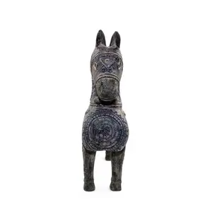Accepter les commandes personnalisées/échantillon de logo disponible cheval en bois portant brocart tissu de cire dessiné à la main techniques sculptées fabriquées au Vietnam