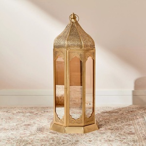 Lanterne en métal doré haut de gamme avec panneaux en verre, design de dôme marocain complexe, poignée suspendue pour la décoration de la maison de luxe - Product Image 1