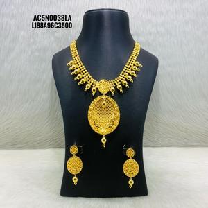 Nouveautés Parure de bijoux en laiton plaqué or 18 carats Joli collier et boucles d'oreilles tendance pour femmes Styles tendance - Product Image 1