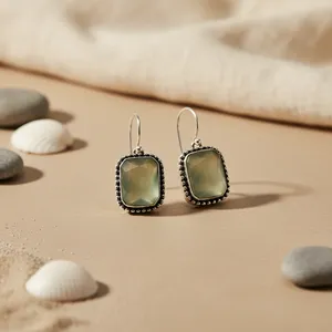 Boucles d'oreilles pendantes géométriques vintage avec quartz vert serti clos, plaqué argent 925, bijoux de mode pour femme, cadeau du Rajasthan - Product Image 1