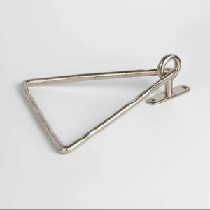 Anneau de serviette en métal plaqué argent fait à la main pour mur de salle de bain conçu pour ajouter un charme rustique et un décor de style industriel vintage - Product Image 1