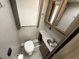 SUPPLIER OF Used 2019 En tegra Coach Vision 31V - Product Image 6