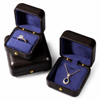 Boîte à bijoux en cuir PU marron arrondie personnalisée OEM avec doublure en velours doux pour bagues et colliers, emballage et présentation de marque pour cadeaux