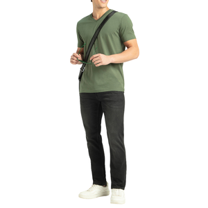 Top resistente con cuello en V para hombre-Estructura informal resistente, perfecta para escapadas de fin de semana, proporciona tela duradera, ideal para compras a granel - Product Image 6