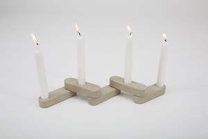 Menorá de Cerámica Blanca de Estilo Origami, Diseño Geométrico Moderno, Novedad, Judaica Única para una Iluminación Elegante del Hogar - Product Image 4