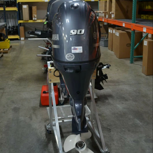 Moteur hors-bord d'occasion de qualité industrielle Yamaha 90 CV 4 temps 2019, arbre long de 20 pouces, OEM, 305 heures de fonctionnement - Product Image 1