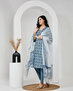 Conjunto de Kurta, Pantalón y Dupatta de Algodón Estampado para Mujer |   Traje Étnico de Verano |   Fabricante y Exportador - Product Image 3