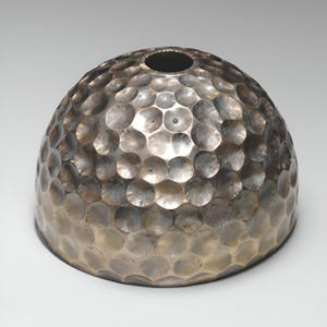 Jarrón de Metal Martillado Estilo Antiguo, Maceta Decorativa Hecha a Mano con Encanto Costero Moderno para Hogar u Oficina - Product Image 2