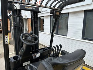 CHARIOT ÉLÉVATEUR ÉLECTRIQUE ERP25VL abordable d'occasion bon marché à vendre - Product Image 4