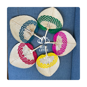 Éventails faits à la main en bambou et feuille de palmier Art populaire bleu Lotus Vietnam 2024 mariage et décoration intérieure - Product Image 1
