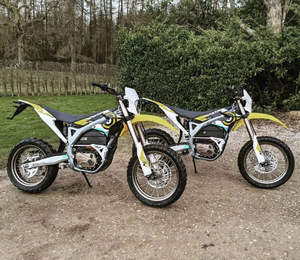 Moto électrique Storm Bee à haut rapport qualité-prix, moteur 21 kW, 3 vitesses, cadre en aluminium, batterie lithium 90 V 70 Ah, vitesse maximale > 120 km/h - Product Image 3