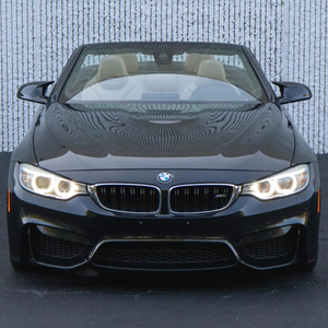 BMW M4 Cabriolet 2015 d'occasion en bon état, moteur 6 cylindres biturbo, pack Executive, toit rigide rétractable - Product Image 1