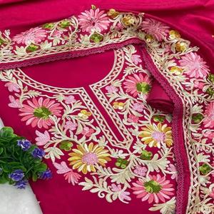 Kurti de Seda Romana para Mujer, a la Moda, con Hermoso Bordado Kashmirí, Hecho en India, para Todos los Eventos Especiales - Product Image 1