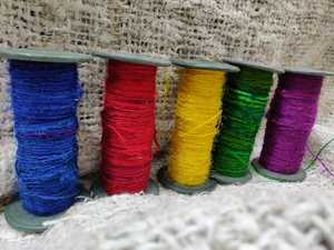 Hilo de Seda Sari Reciclado 100% Ecológico Hecho a Mano, Sin Teñir, Crudo, para Tejer, Bordar, Decoración, Joyería, Arte y Tufting - Product Image 5