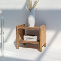 Table d'appoint gigogne en bois et rotin au design moderne avec deux étagères, éléments décoratifs, pour salon et chambre à coucher