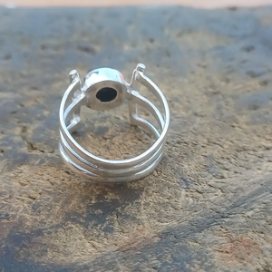 แหวนพลอยโอนิกซ์สีดำทำด้วยมือสีเงินสเตอร์ลิง925สำหรับเป็นของขวัญแหวนชั้นดีของเธอ - Product Image 4