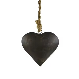 Ornement en bois moderne et nouveau, design cœur, pour décoration de mariage, décoration de fête et décoration de Noël - Product Image 3