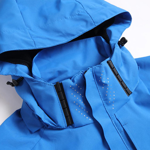 Chaqueta Impermeable de Senderismo con Capucha, Color Sólido, Impresión de Logotipo Personalizada, Producto de Alto Rendimiento - Product Image 3