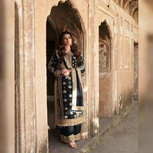 Ensemble Salwar Kameez Moderne en Soie Satinée Prêt-à-Porter, Réversible, Entièrement Cousu, Coupe Classique, Imprimé Numérique Gaufré, pour Femme, Diwali - Product Image 1