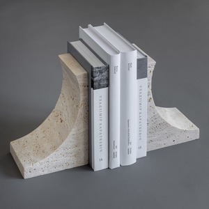 Travertin élégant serre-livres nouveau design fabriqué à la main en pierre naturelle demi-arc forme moderne étagère organisateur lourd arrêt décoratif - Product Image 4