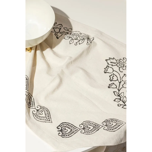 Camino de Mesa Artesanal de Algodón y Lino con Diseño Floral Étnico de Almendras, 45x145cm, Impreso a Mano, para Uso Doméstico - Product Image 4