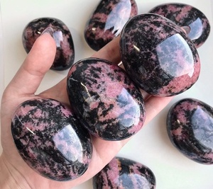 Pierre de palmier rhodonite de haute qualité pierre naturelle pierre précieuse de guérison palmier galet sculpté quartz agate cristal pierres de palmier grossiste - Product Image 3