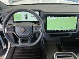 Clean Seminuevo 2025 Rivian R1S Aventura AWD Eléctrico - Product Image 4