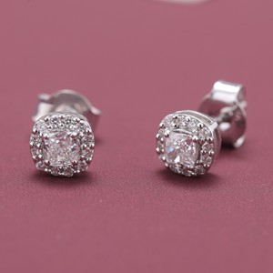 ต่างหูเพชรทรงคุชชั่นแบบ Halo ประดับเพชร IGI Certified Lab Grown Diamond ตัวเรือนทองคำขาว/โรสโกลด์/เหลือง 14K ประดับเพชรแบบ Micro Pave - Product Image 1