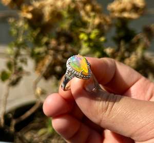 Bague d'éternité minimaliste en argent sterling 925 plaqué or avec opale naturelle et diamant taille brillant rond, pour mariage et soirée - Product Image 4