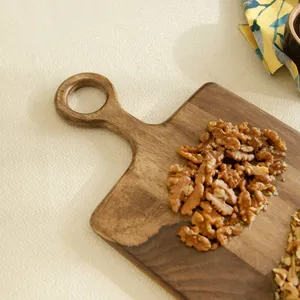 Planche à découper de cuisine en acacia de qualité supérieure à bas quantité minimale de commande avec poignée boîte de vente directe d'usine emballage vente directe d'usine - Product Image 3