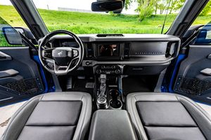 Ford Bronco Black Diamond Advanced 2021 Usado, 1 Dueño, Motor EcoBoost V6 de 2.7 Litros, Tracción en las 4 Ruedas, Color Azul Velocity Metalizado - Product Image 4