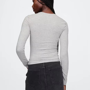 เสื้อยืดรัดรูปสำหรับผู้หญิง - Product Image 2