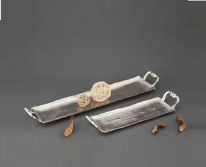 Plateau en aluminium métallique élégant pour centre de table de salle à manger organisateur de table de décoration intérieure moderne ou plateau de présentation pour les cadeaux - Product Image 5