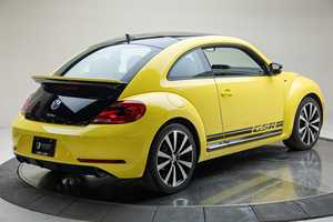Volkswagen Beetle GSR d'occasion de 2014, environ 19 600 milles, moteur turbo 4 cylindres de 210 ch, 1 sur 3 500 modèles GSR - Product Image 2