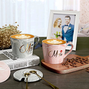 ชุดแก้วกาแฟเซรามิค Mr Mrs ความจุ 400 มล. ใช้กับเครื่องล้างจานและไมโครเวฟได้ ลายแต่งงาน พร้อมช้อน ODM สำหรับของขวัญส่งเสริมการขาย - Product Image 6