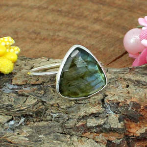 Wholesale 92.5 Sterling Silver Brilliant Cut Labradorite <b>Ring</b> Natural Gemstone with Color Change Effect <b>Jade</b> Material - Product Image 4