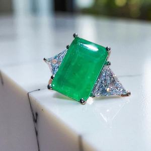 แหวนมรกตเพาะเลี้ยงในห้องปฏิบัติการ เงินแท้ 925 ประดับด้วยเพชรคิวบิกเซอร์โคเนีย แหวนพลอยสีเขียวสวยหรู ของขวัญสำหรับเธอ - Product Image 6