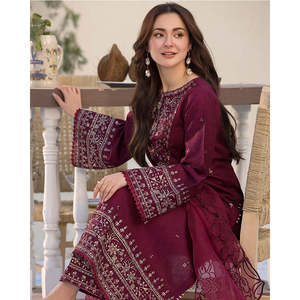 QALAMQAR Conjunto de 3 Piezas: Camisa de Gasa Bordada Colección Primavera/Verano con Dupatta Bordada de Organza y Pantalones Bordados-BIC-4532 - Product Image 2