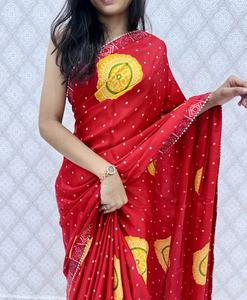 Sari de Chinon Puro para Mujer con Estilo Bandhani Tradicional y Hermoso Borde de Diseño en Contraste, Hecho en India - Product Image 4