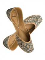Vêtements de mariage Punjabi jutti sur mesure 2024 tendance femmes élégantes sur les femmes khussa fabriquées au Pakistan chaussures khussa plates pour fille