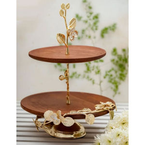Soporte para servir pasteles de diseño maravilloso Soporte para pasteles de madera de primera calidad con diseño floral de metal dorado para uso en restaurantes de hoteles - Product Image 2