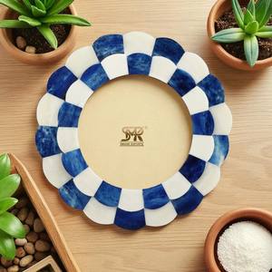 Cadre photo moderne en bois avec incrustations d'os faites à la main, bleu et blanc à carreaux, pour une décoration élégante et personnalisable, pour la maison ou le bureau - Product Image 6