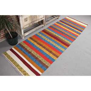 Tapis turc vintage 2,7x8,6 pi (82x263 cm), tapis Kilim rouge à motifs floraux - Product Image 3