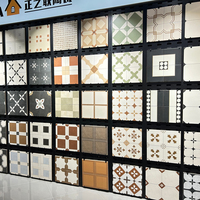 Carreaux de céramique en mosaïque de fleurs bleues 200x200mm antidérapants antibactériens design moderne pour les bordures et les accents intérieurs et de cour