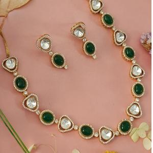 Conjunto de Collar y Aretes con Acabado Antiguo Chapado en Oro de la Mejor Calidad Clásica, con Piedras de Aspecto Natural, Colección para Bodas para Mujer - Product Image 1